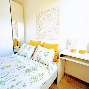 Habitación en casa particular Private In Renovated - Tram 1 Min Walk, Niza