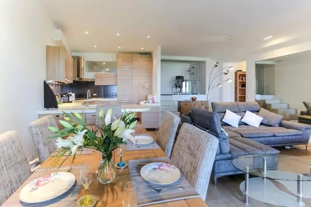 Luxury Sea View Heritage Apartment location